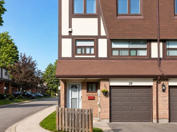 1975 Memory Ln #28, Pickering, ON L1V 3M3