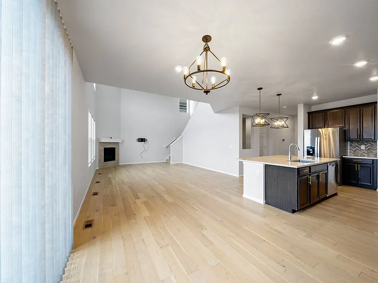 470 Hyde Park Cir — Photo 4