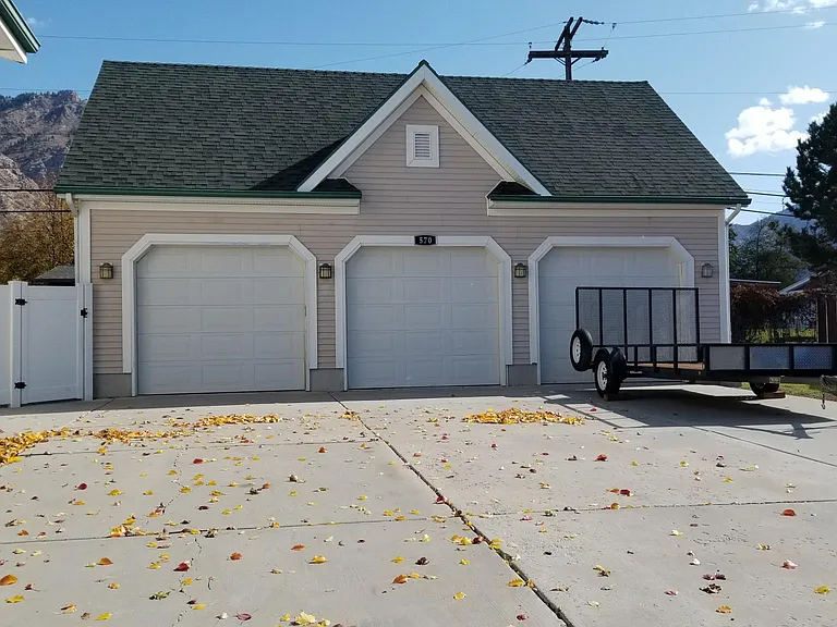 Detached garage.