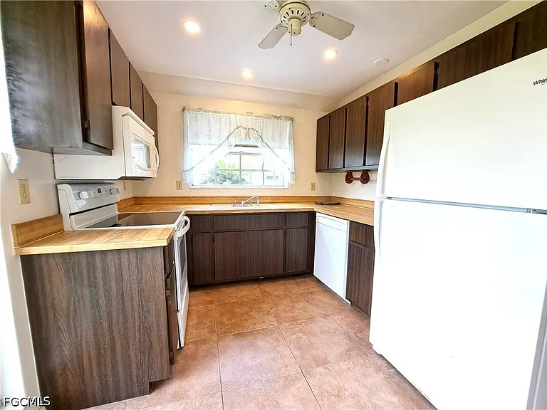 10525 Putnam Ct — Photo 9