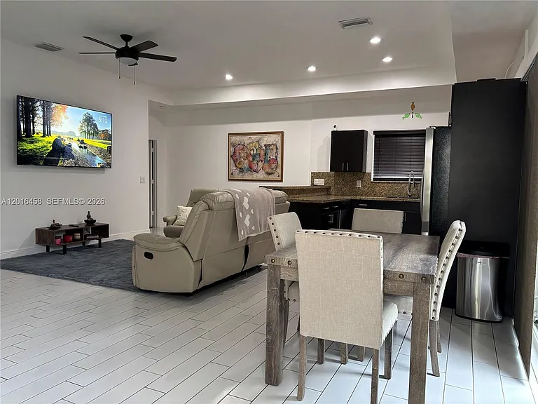 1131 SW 86th Ave — Photo 3