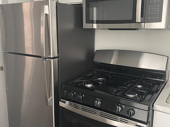 5th image of 4409 W 95th St #4