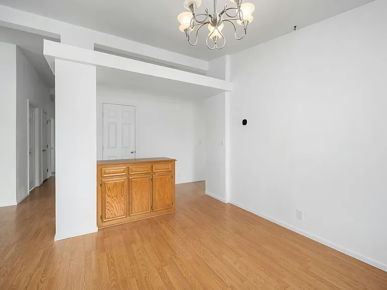 351 Lark Dr — Photo 5
