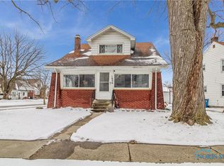 1656 Groll Dr, Oregon, OH 43616
