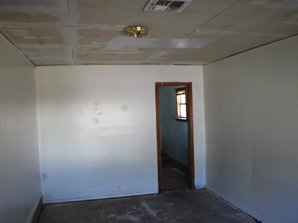2nd image of 2812 NW 24th St