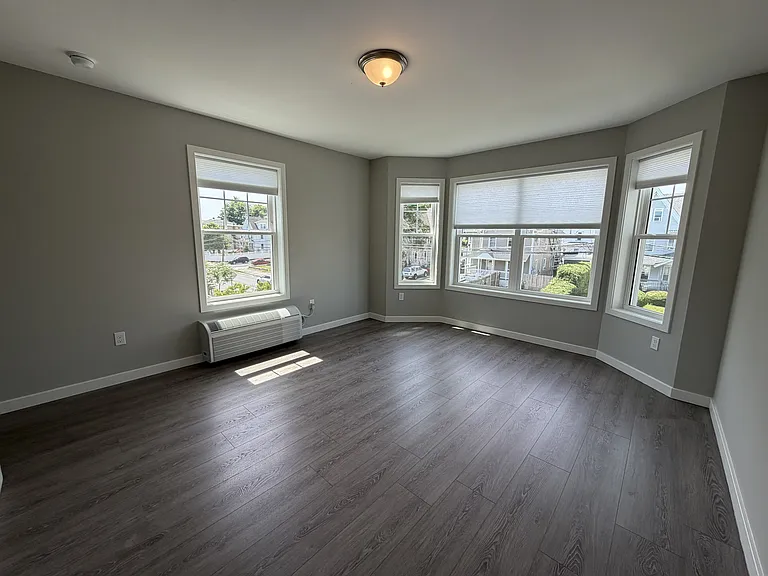 30-32 Osborne St #3 — Photo 13