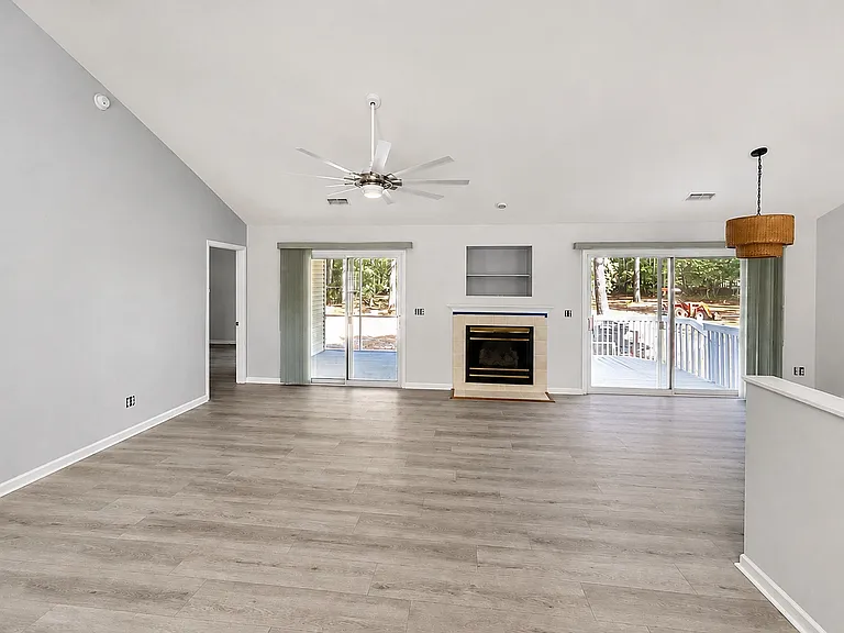 710 Shalamar Ln SW — Photo 4