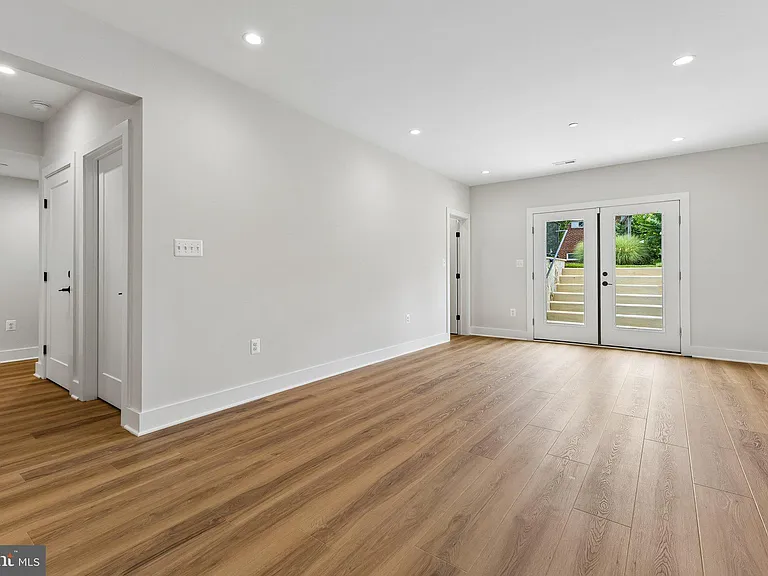 6101 Berkshire Dr — Photo 19