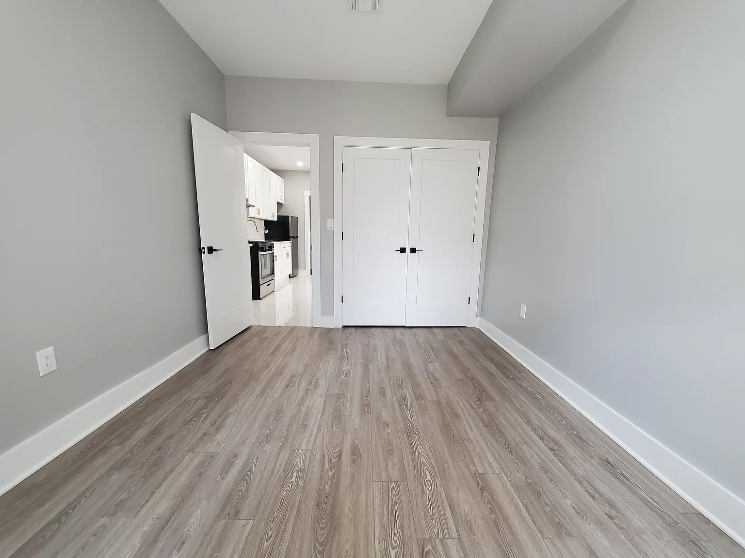 2 bed, 1000 sqft, $2,050 — Photo 2