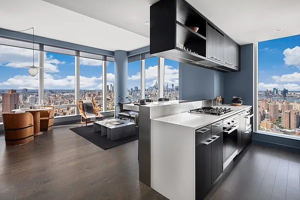 Sold by Extell Marketing Group | media 40