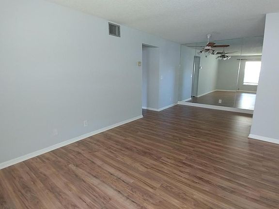 4th image of 423 Sandpiper Dr APT A