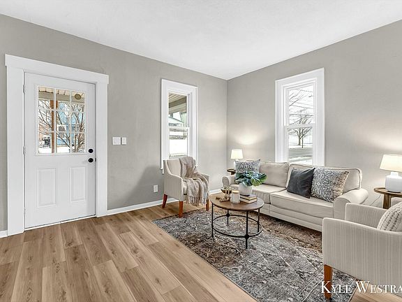 3rd image of 433 Leonard St NE