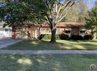 3328 SW Eveningside Dr, Topeka, KS 66614