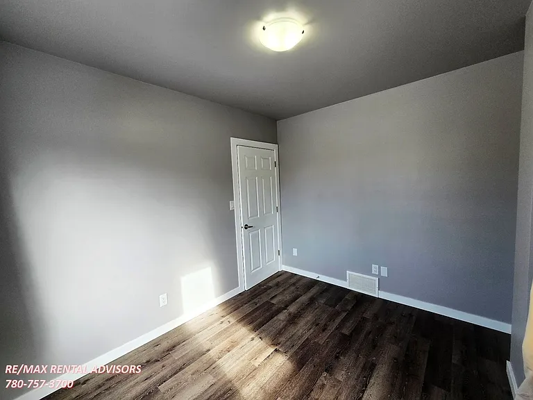 10915 96th St NW #UPPER — Photo 6