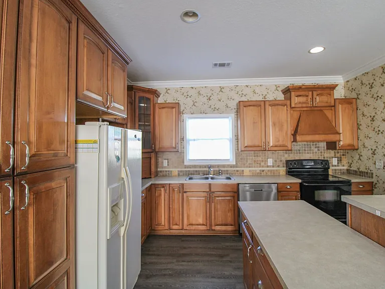 124 Meadows Ln — Photo 9