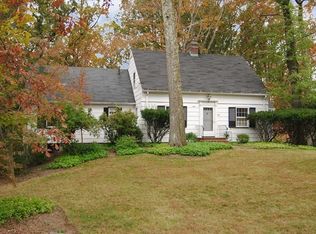 33 Old Wood Rd, Morris Plains, NJ 07950