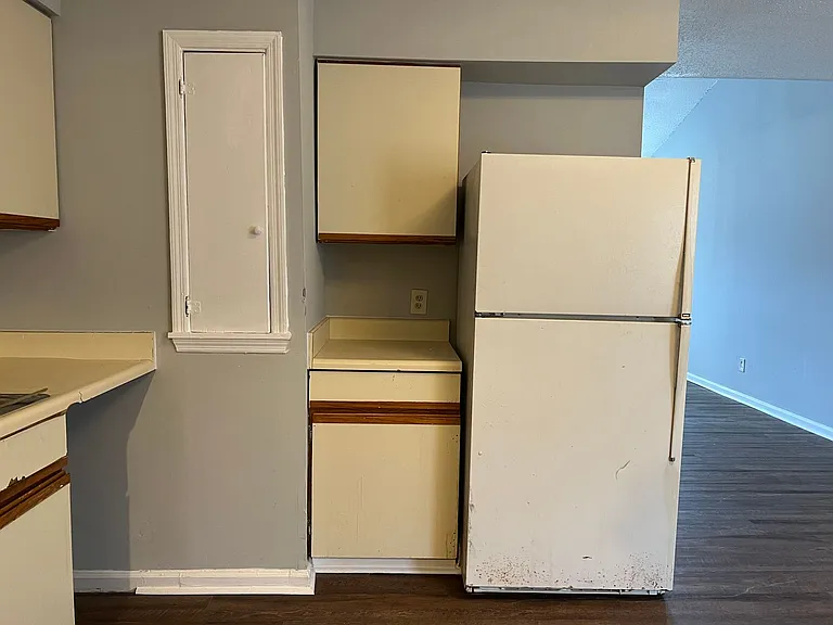 300 Carriage Ln — Photo 8