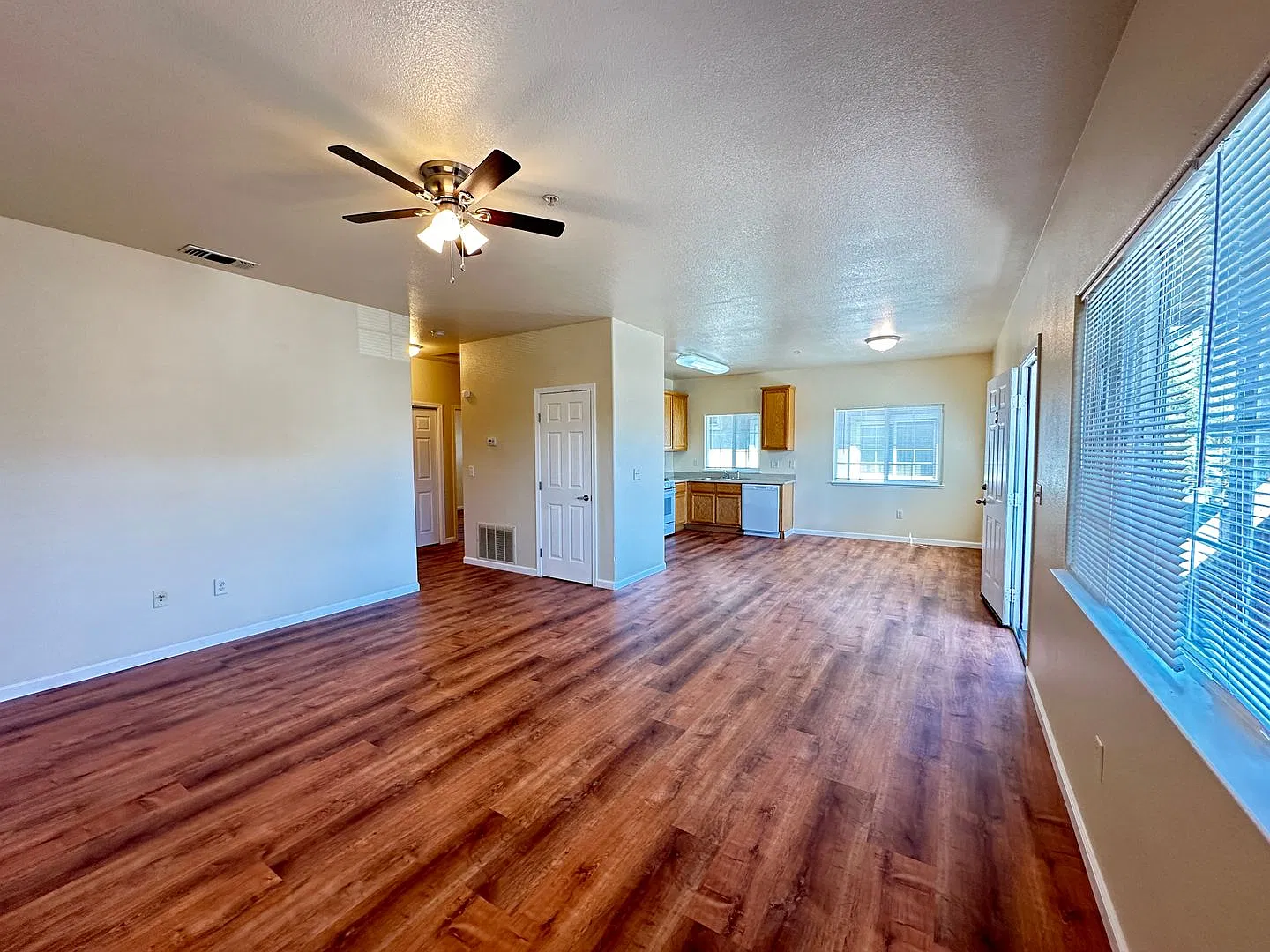 929 Featherside Way 1-4 — Photo 2