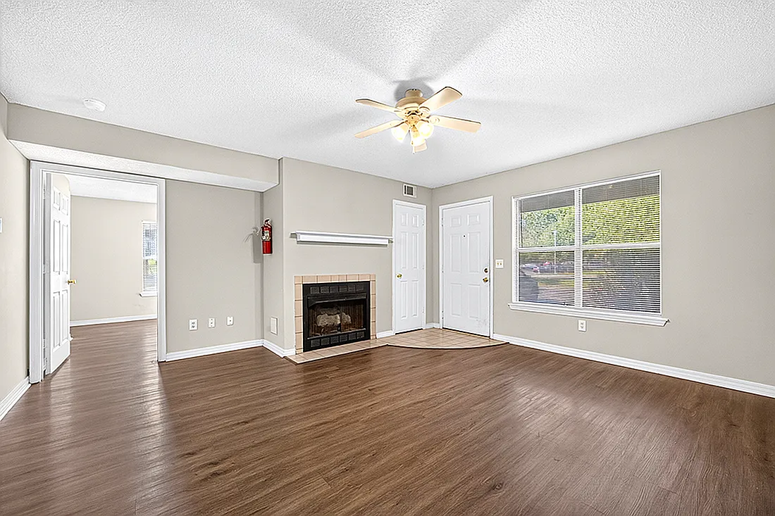 Chamberland Square Apartments — Photo 3
