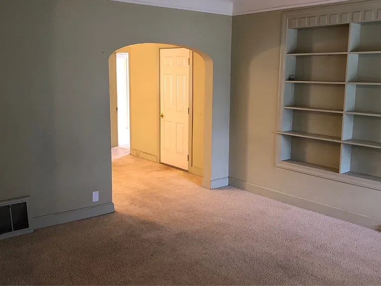 225 Winter Ave — Photo 3