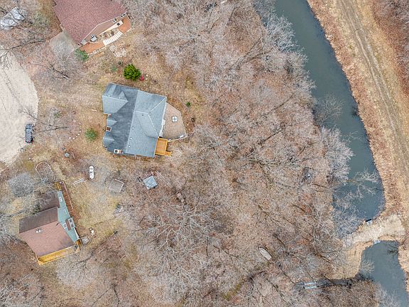 3rd image of 60 Fair Oaks Ct