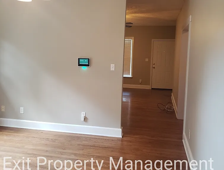 223 Richardson Ave — Photo 2