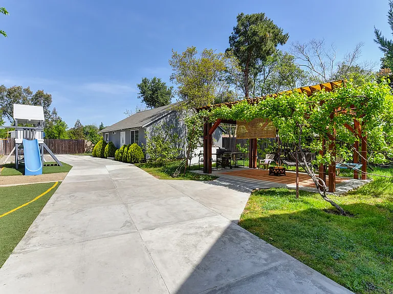 3945 Orange Grove Ave — Photo 41