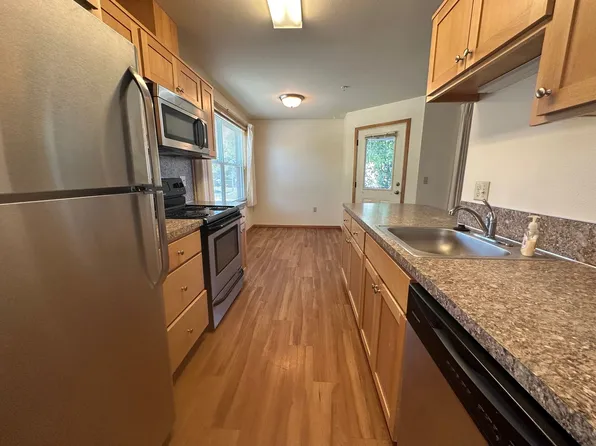 Christopher Crest Apartments, 6518 SE Division St APT 300, Portland, OR 97206