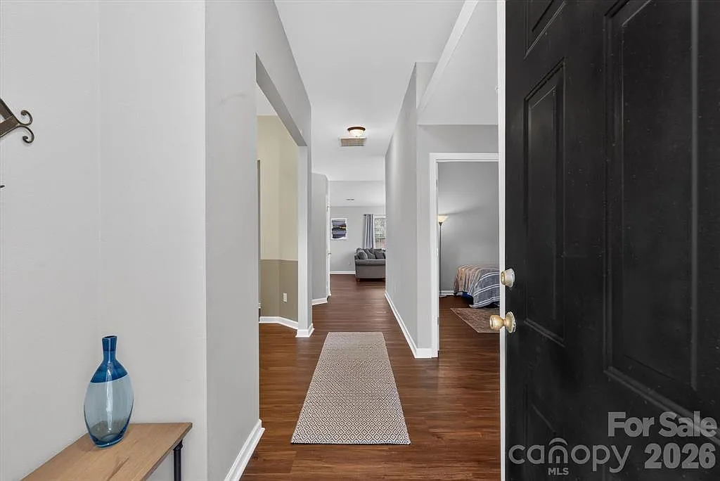 4 bed, 1974 sqft, $2,500 — Photo 2