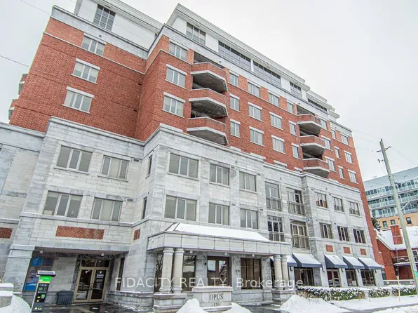 320 McLeod St #608, Ottawa, ON K2P 1A3