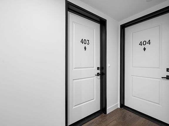 4th image of 10657 Moorpark St #403