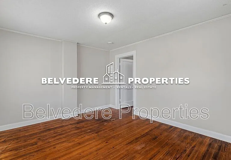 114 Charles Ave #B — Photo 4