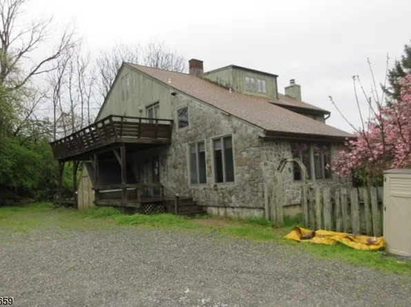 17 Tranquility Rd, Andover Boro, NJ 07821