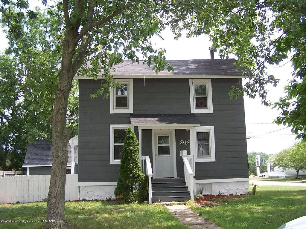 919 Hall St photo 1