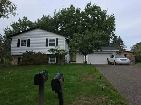 2879 Bartelmy Ln, Saint Paul, MN 55109