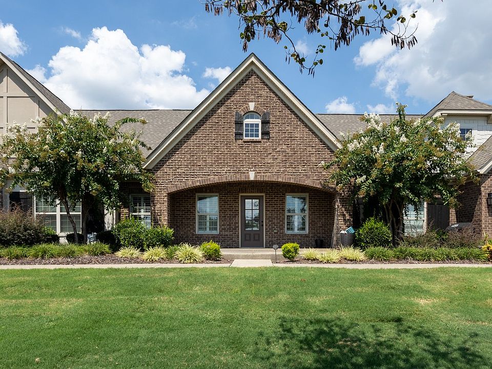 1st image of 266 Bellingdon Dr
