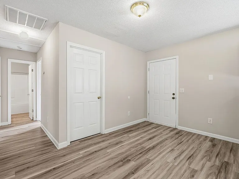 303 Louise Ave — Photo 9