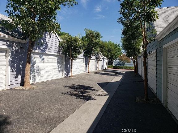5th image of 544 N Marengo Ave APT 5