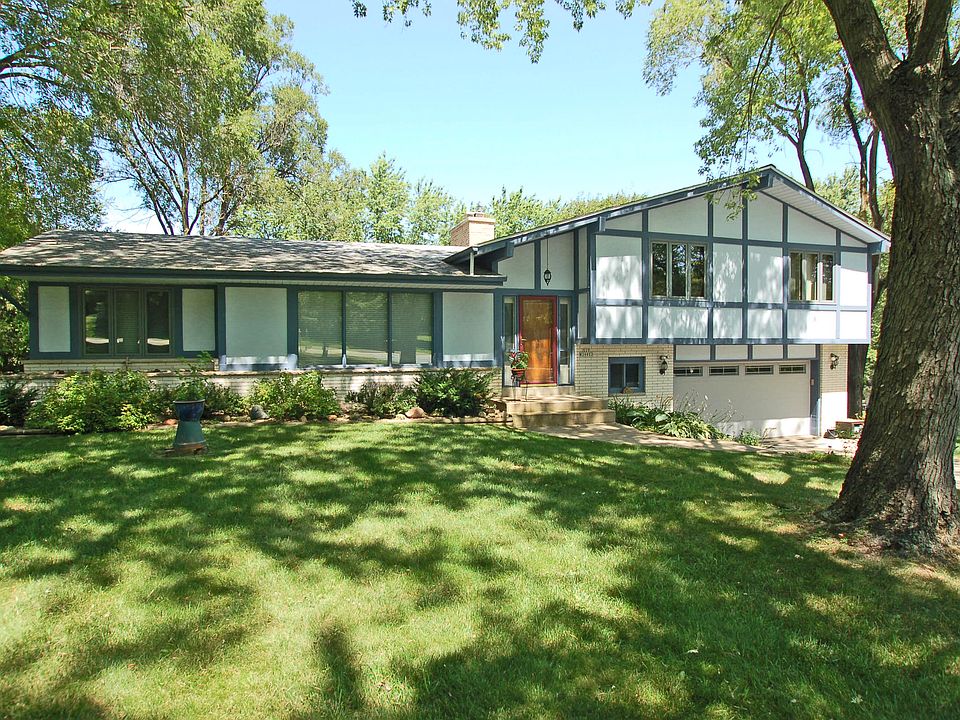 1st image of S27W29952 N Bethesda Cir