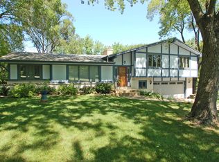 S27W29952 N Bethesda Cir, Waukesha, WI 53188