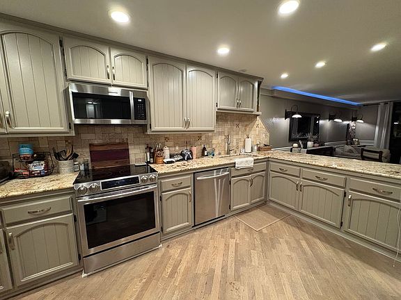 5th image of 16548 Harbour Ln