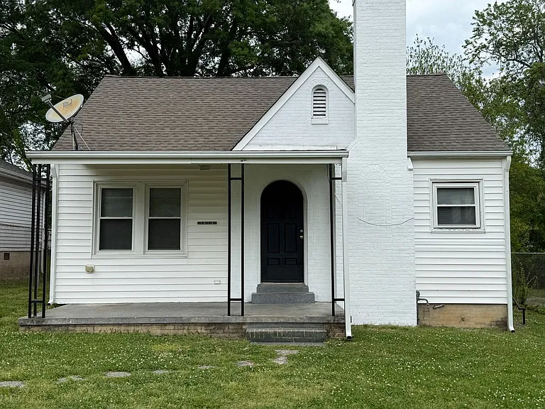 1016 Grace Ave — Photo 1