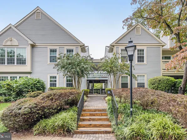 2220 Springwood Dr APT I, Reston, VA 20191