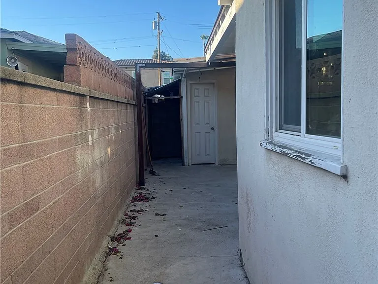 9157 Bentel Ave — Photo 3