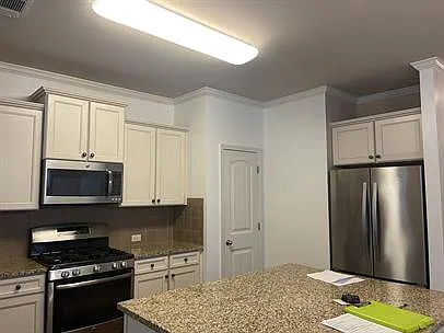 765 Westmoreland Ln — Photo 10