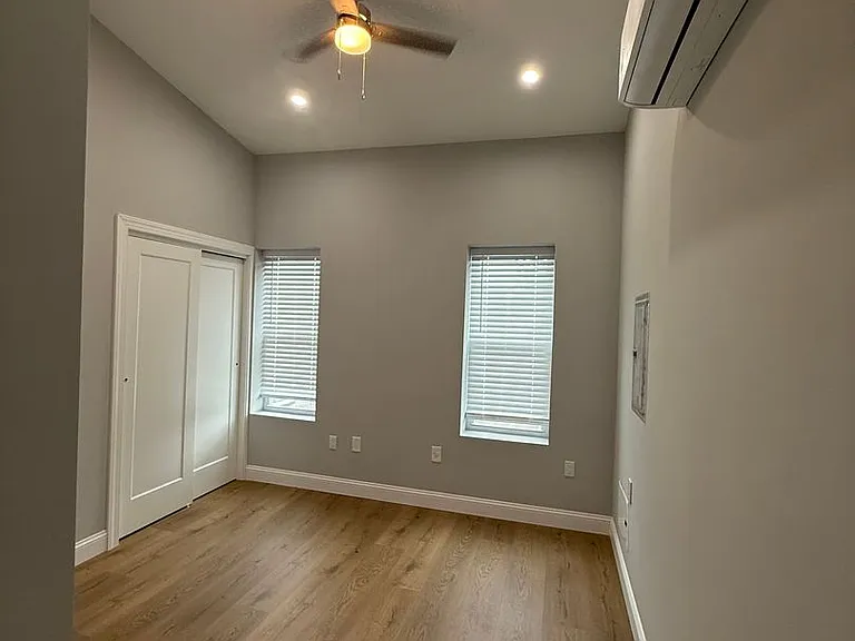 4722 Wellington St — Photo 6