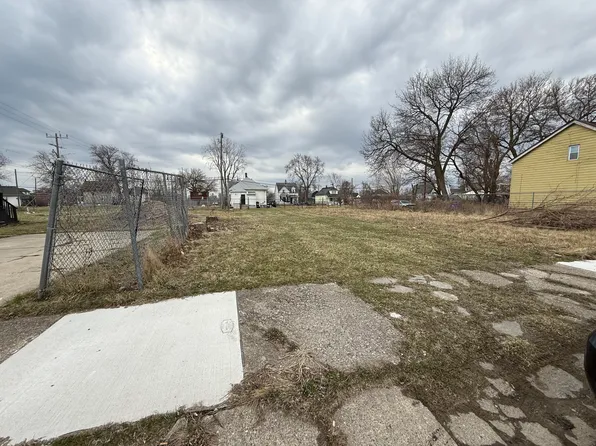 9384 Jameson St, Detroit, MI 48214