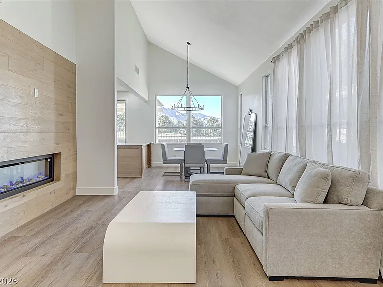 1317 Fox Acres Dr — Photo 10