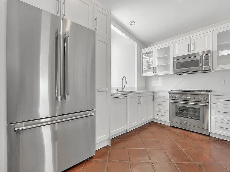 310 Bayview Dr — Photo 8