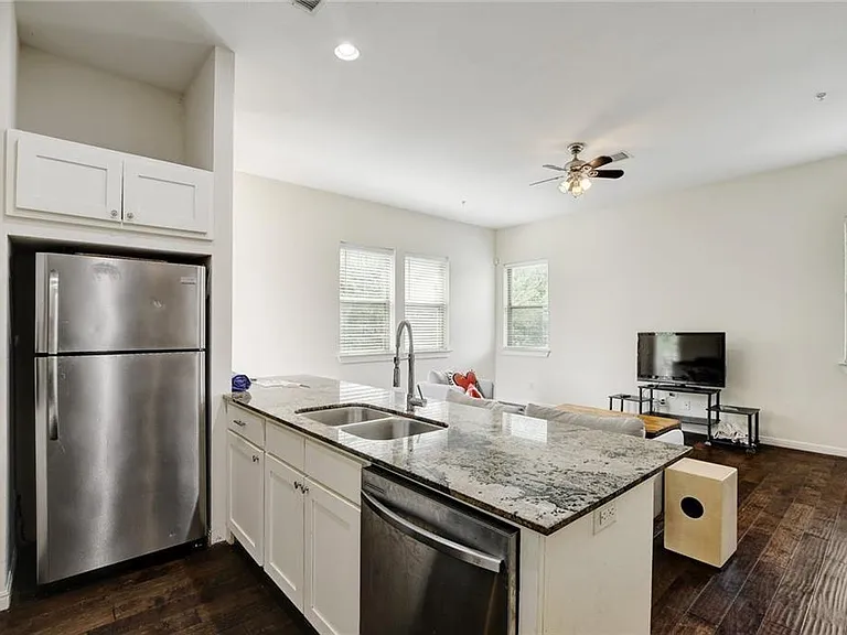 2708 San Pedro St #301 — Photo 5